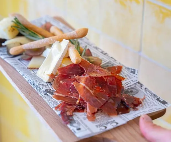 Mate Cosmo - Centre, فندق 3*