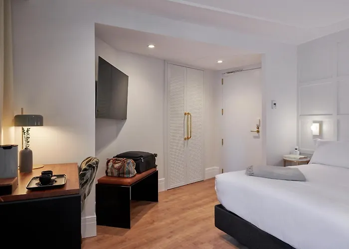 Mate Cosmo - Centre,