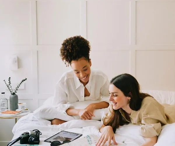 Mate Cosmo - Centre,