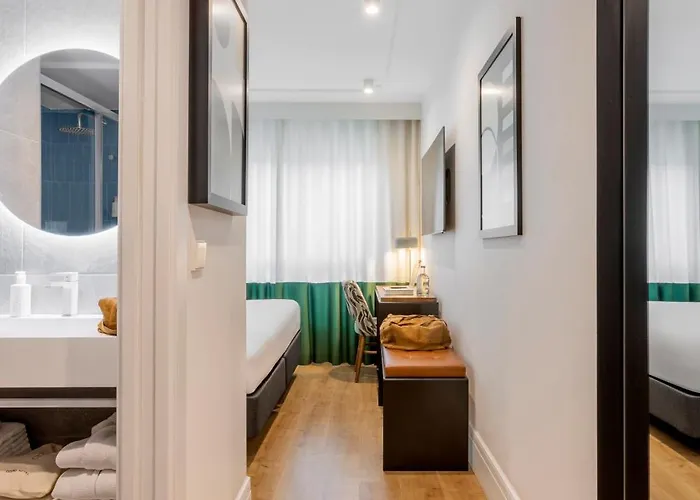 Mate Cosmo - Centre, 3* فالنسيا